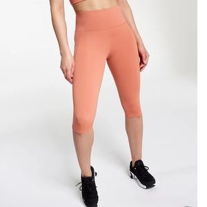 Women’s Medium Calia Powermove Knee Crop Leggings *NEW W TAGS* salmon Athletic